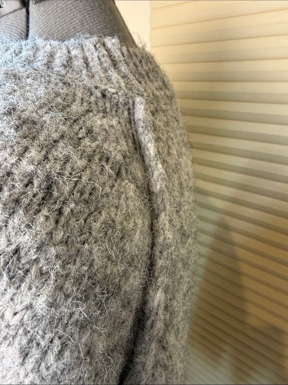 Cozy Women's Gray Knit Sweater with Side Bow Detail - Picture 4 of 8